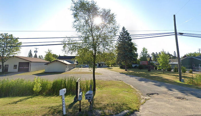 Nanci-K-Motel (Way North Motel and Cabins) - From The Web (newer photo)